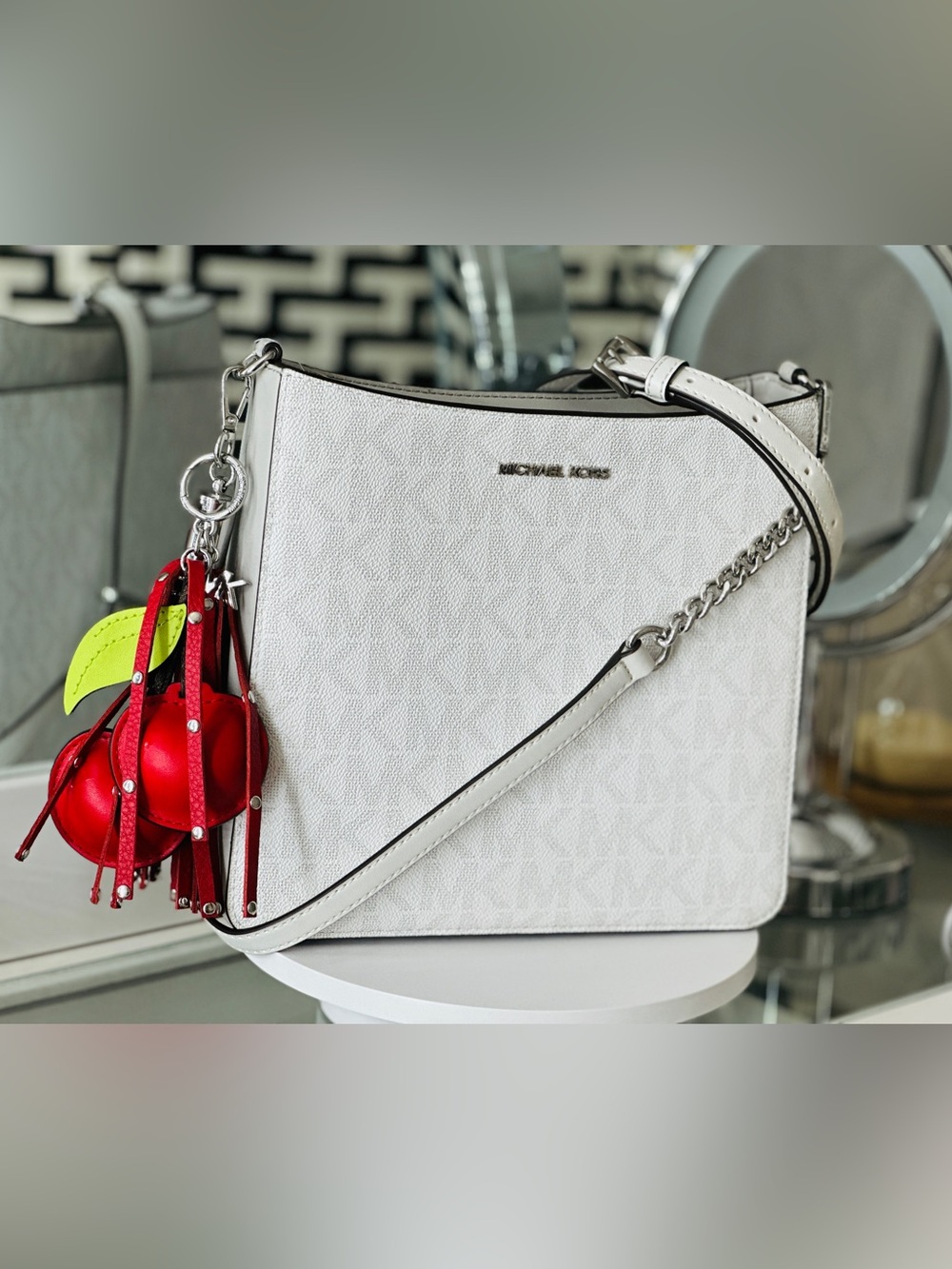 MICHAEL KORS JET SET
MK- Cherry Keychain
MK- Tassel
MK- Strap